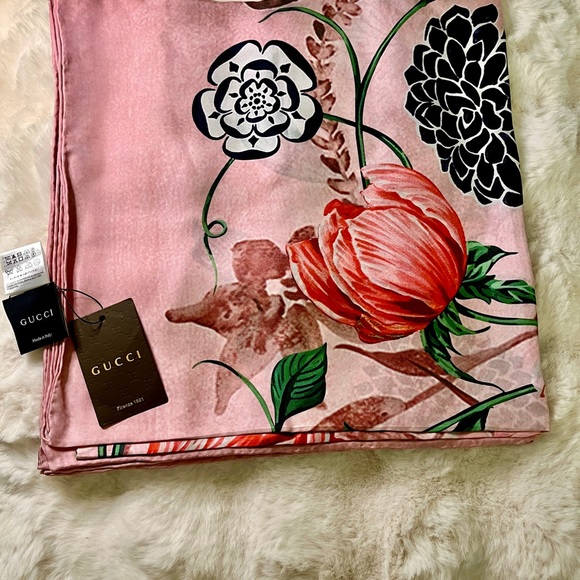 Gucci Horse Flora Print Pink Multicolor Silk Scarf - Picture 3 of 3